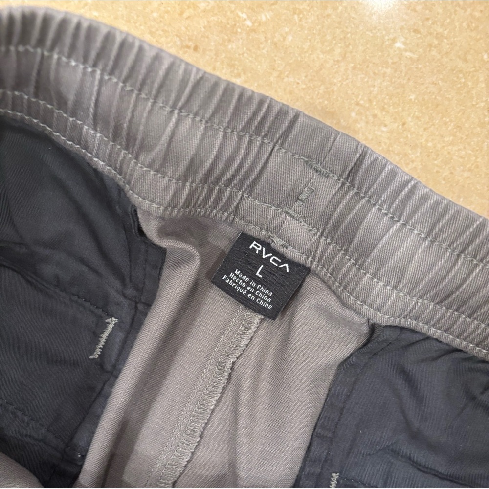 Men’s RVCA Shorts - Picture 3 of 3